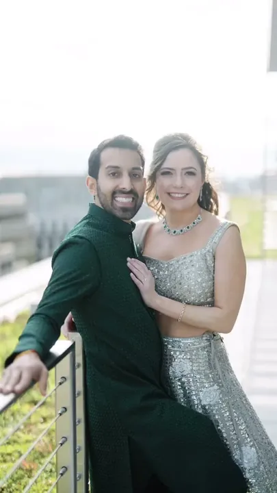 Abbey and Aakash, photographed by Akbar Sayed Photography