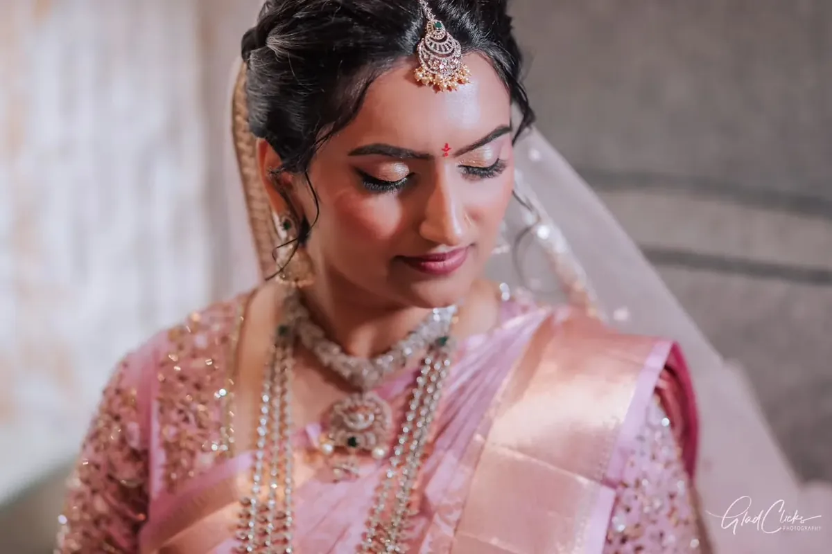 A dancer bride in a pink silk saree, photo 4, by Glad Clicks Photography