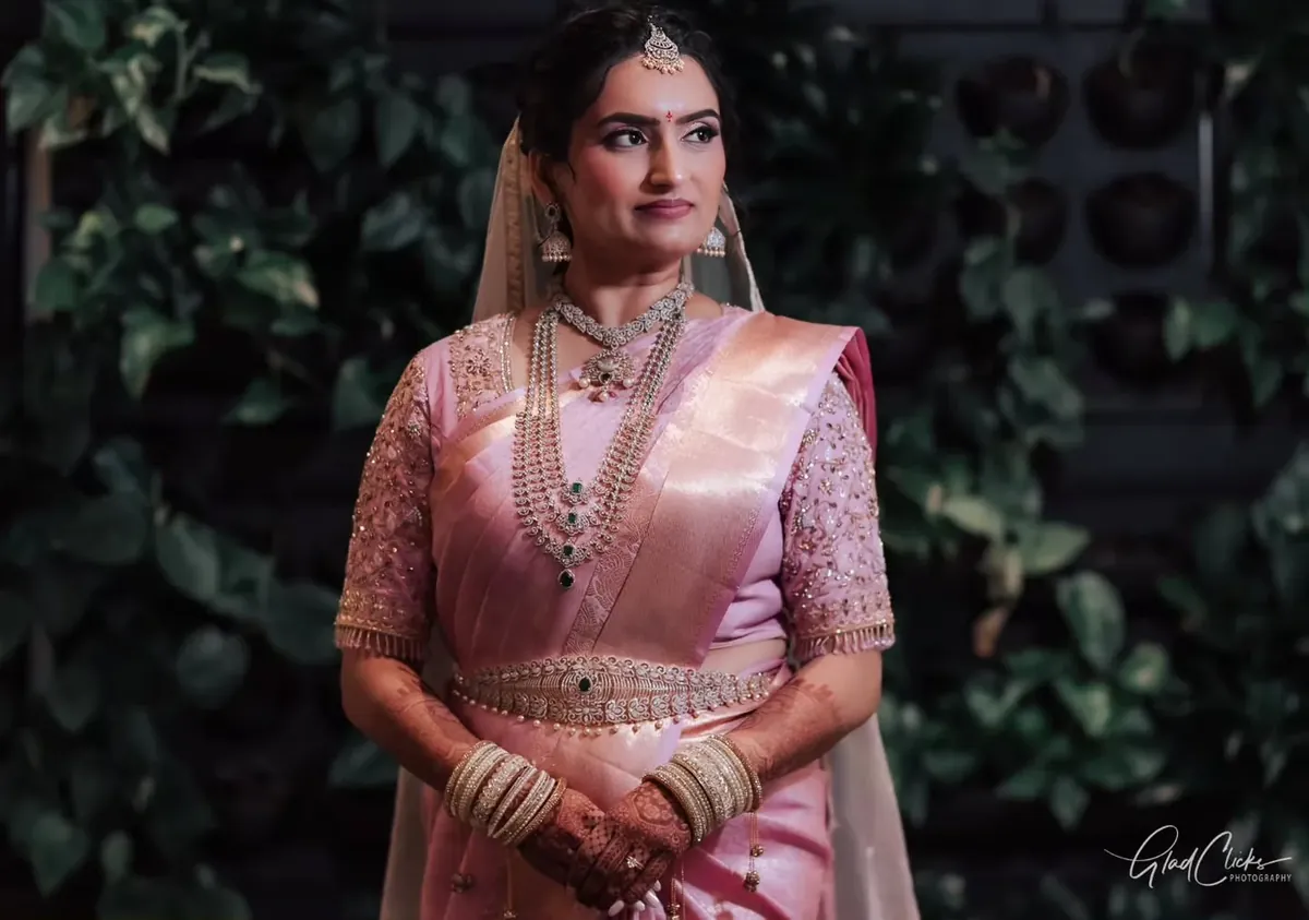 A dancer bride in a pink silk saree, photo 6, by Glad Clicks Photography
