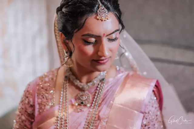 A dancer bride in a pink silk saree, photographed by Glad Clicks Photography