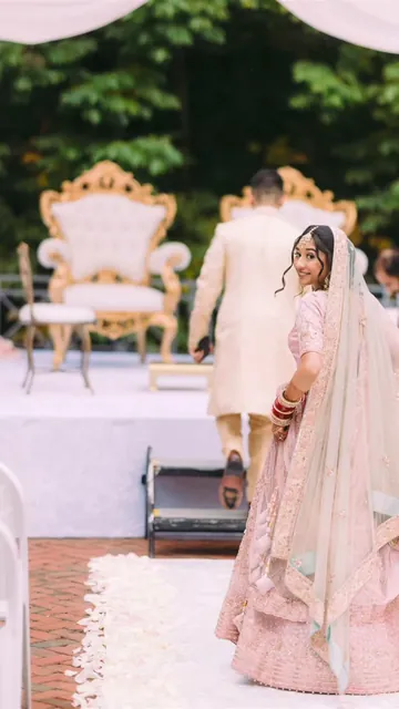 Harshita and Daksh, photographed by Nat Wongsaroj