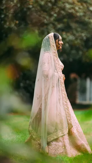 Harshita and Daksh, photographed by Nat Wongsaroj