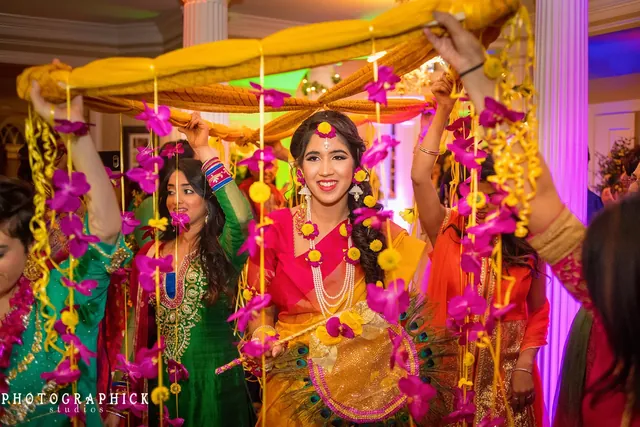 Nazia and Siraj, photographed by Photographick Studios