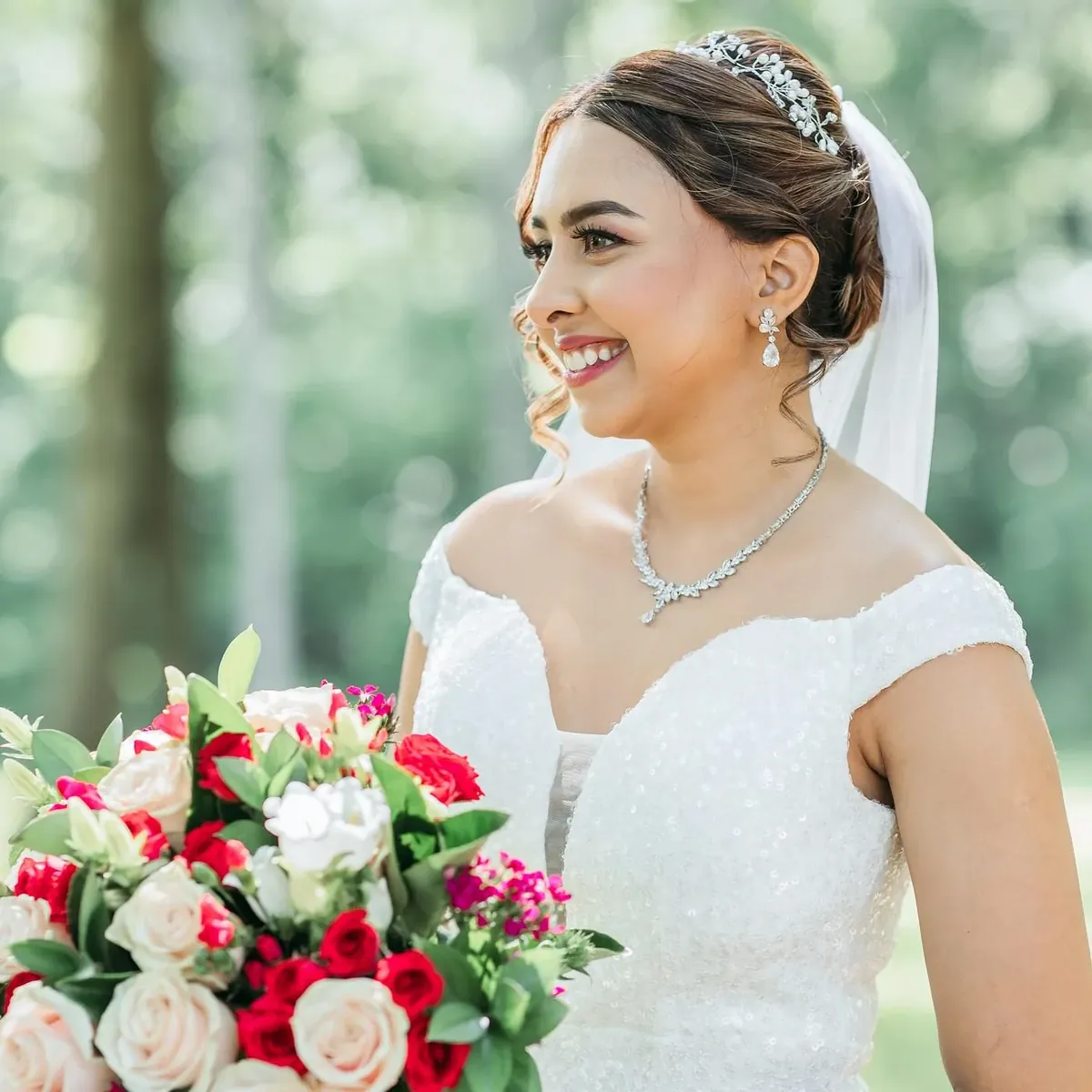 A bride at White's Ferry Manor, photo 3, by Arazo Studios