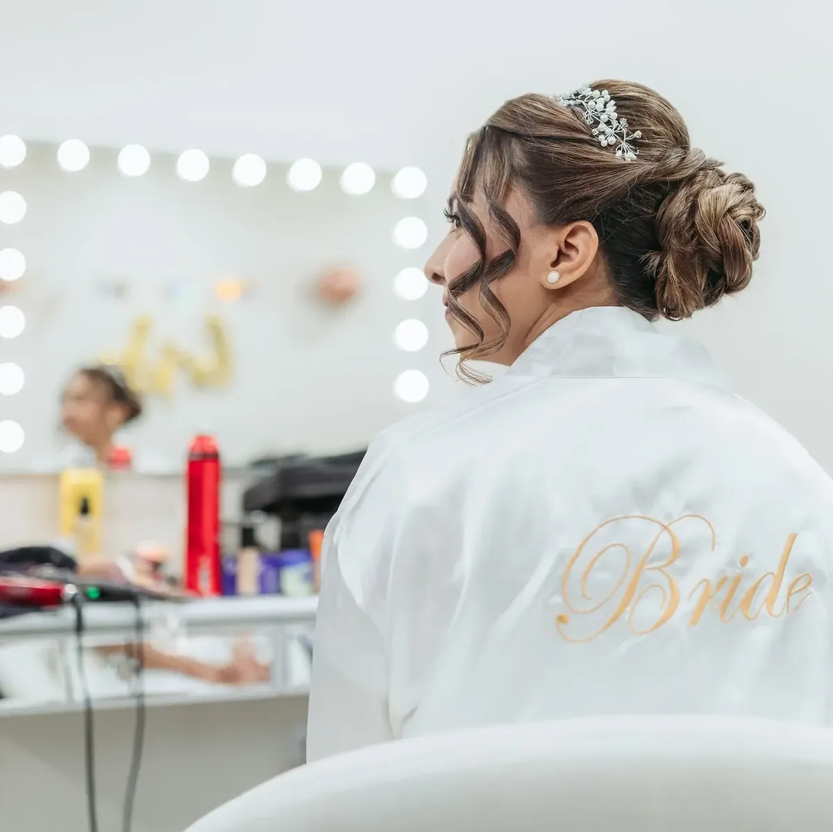A bride at White's Ferry Manor, photo 6, by Arazo Studios
