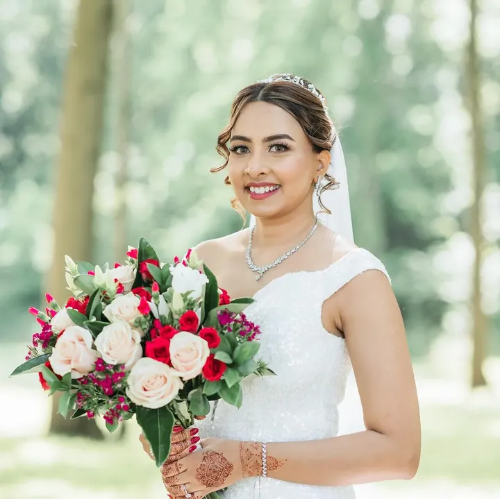 A bride at White's Ferry Manor, photographed by Arazo Studios