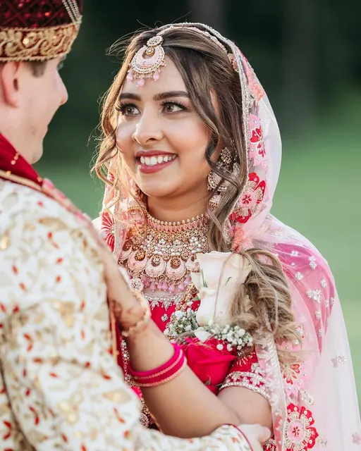 A bride at White's Ferry Manor, photographed by Arazo Studios