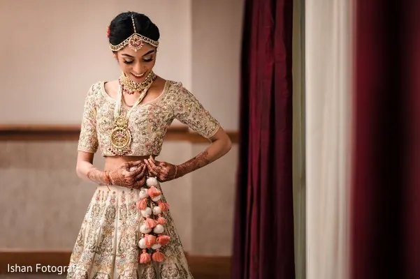 Chaitali and Akash, photographed by Ishan Fotografi