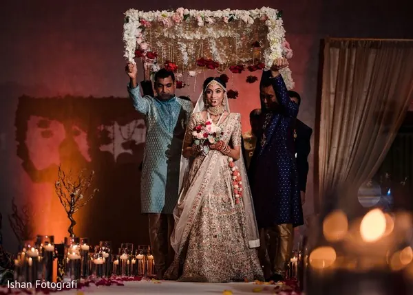 A photo from Chaitali and Akash's wedding, by Ishan Fotografi