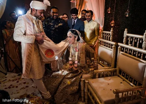 A photo from Chaitali and Akash's wedding, by Ishan Fotografi